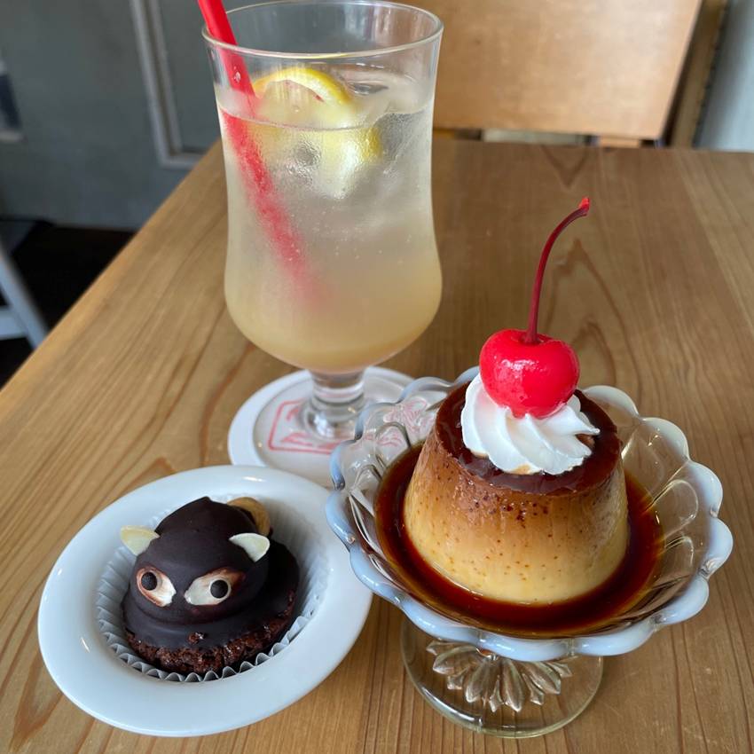 cafe222プリンとたぬきケーキとレモネード