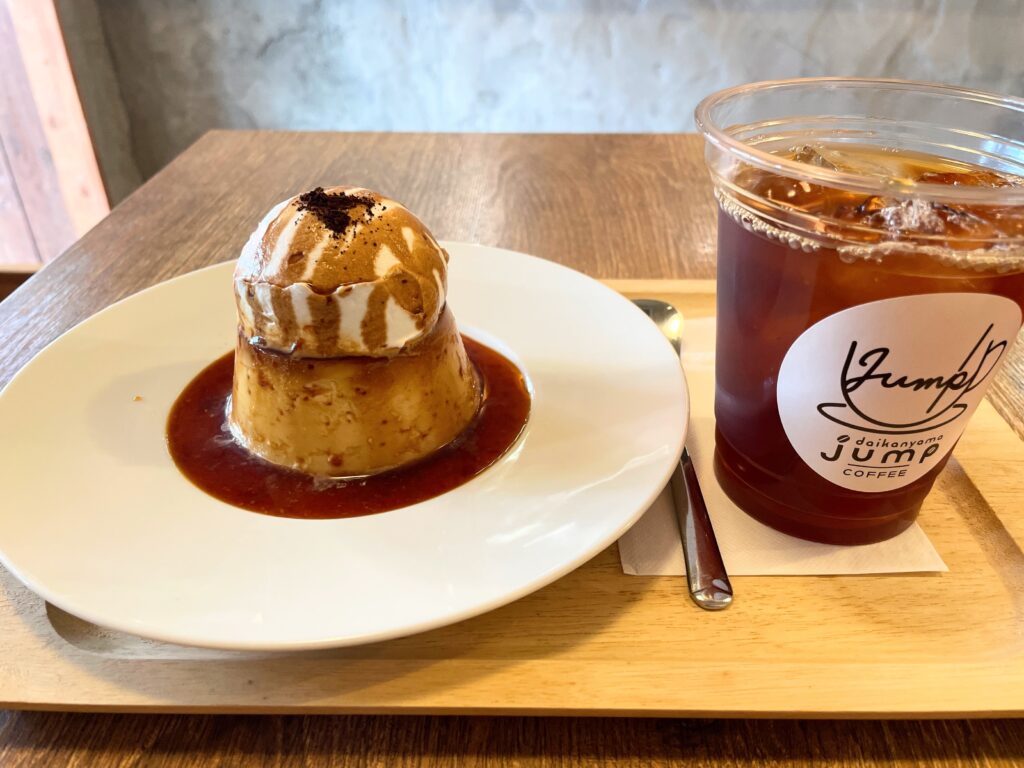 代官山ジャンプコーヒー渋谷並木橋店のプリンとアイスコーヒー