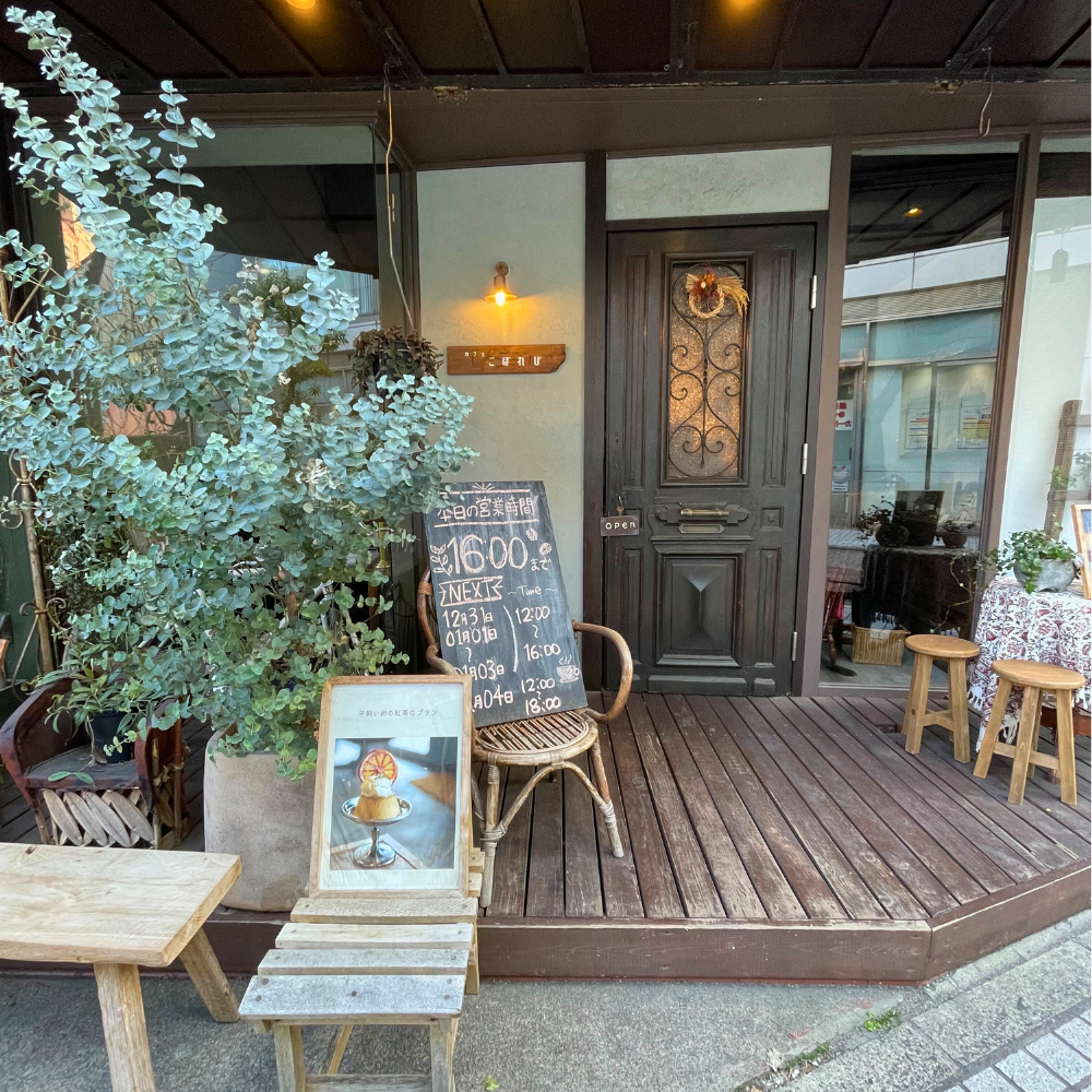 亀有駅近くにあるカフェこぼれびの外観