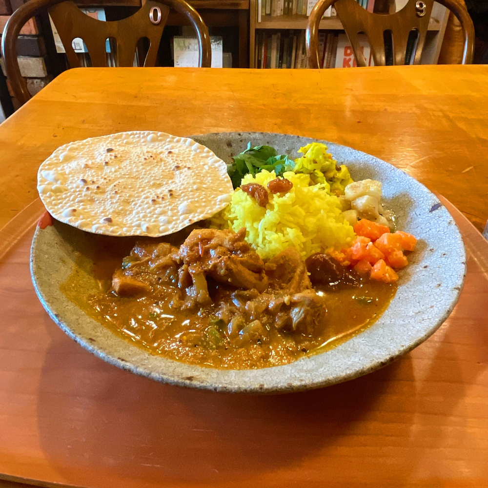 喫茶 壁と卵のチキンカレー