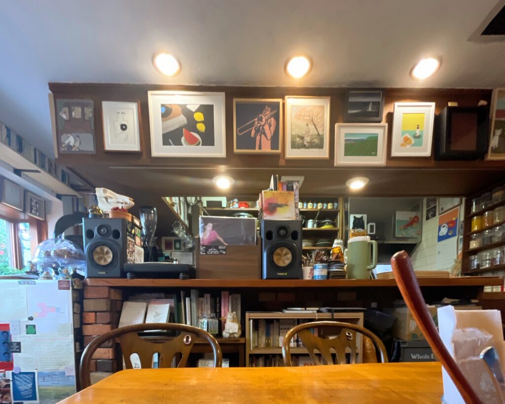 喫茶 壁と卵の店内の様子