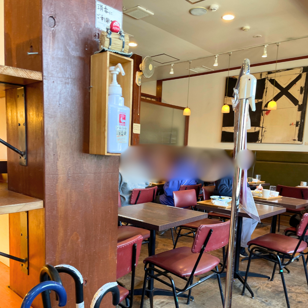 高尾駅・一言堂の内観