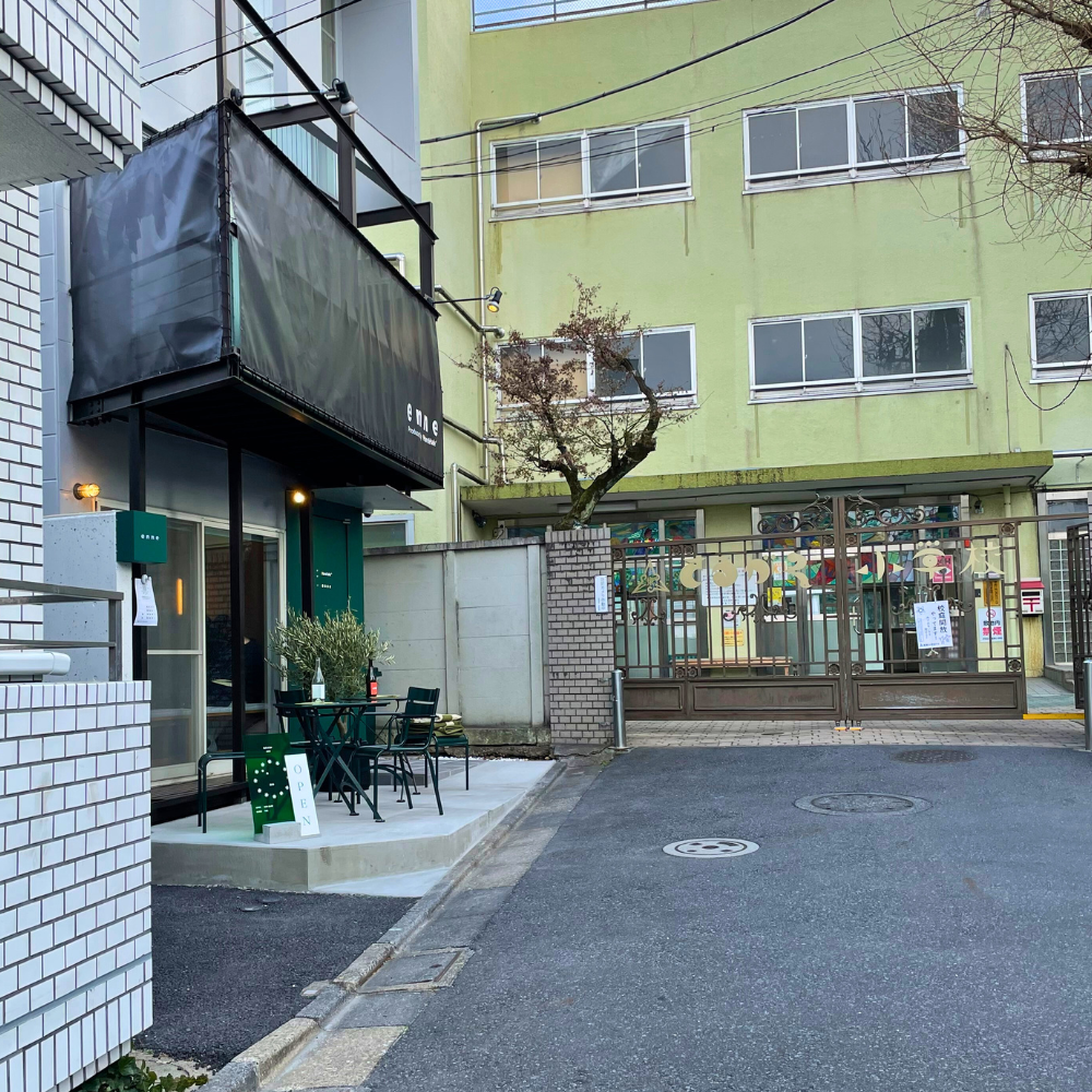 代官山 enne 外観 住宅街のカフェバー