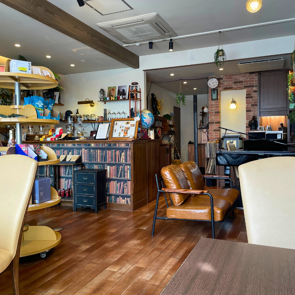 秋津カフェ　IKENOYA COFFEE ROASTERSの内観